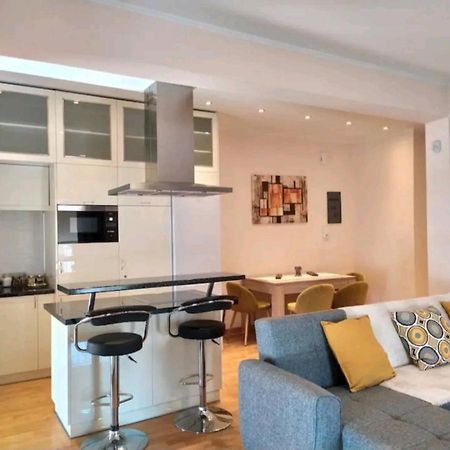 Stylish -Modern Apartment Heart Of Marousi Athens Ngoại thất bức ảnh